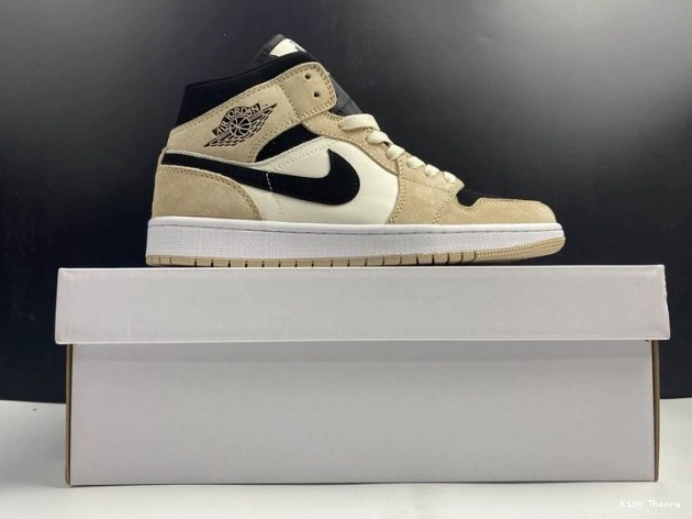 Kicked Out Shoe Store Mid 1 -800 Jordan BQ6472 'Barely Air Orange' 0701